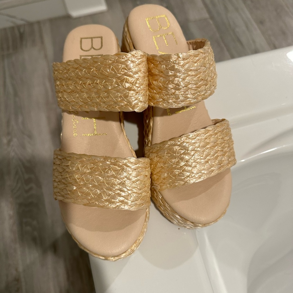 Matisse Beach Slides Size 7